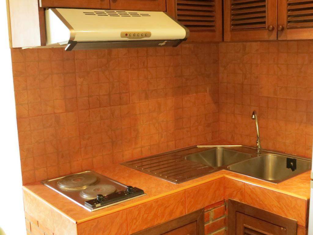 Jomtien Plaza Suite Apartments Habitación foto