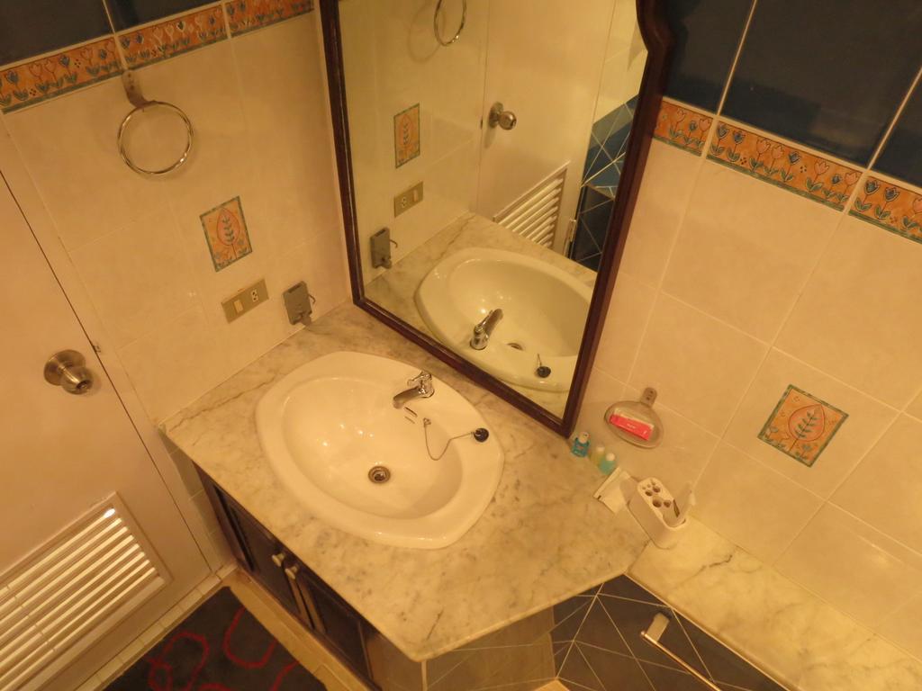 Jomtien Plaza Suite Apartments Habitación foto