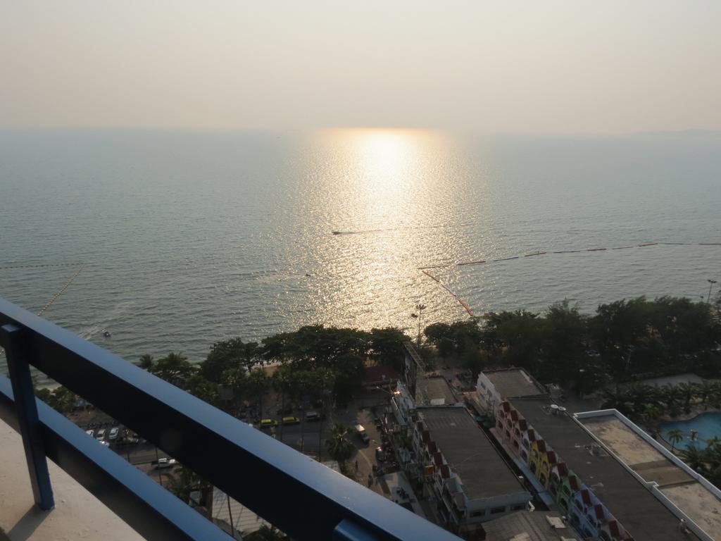 Jomtien Plaza Suite Apartments Habitación foto